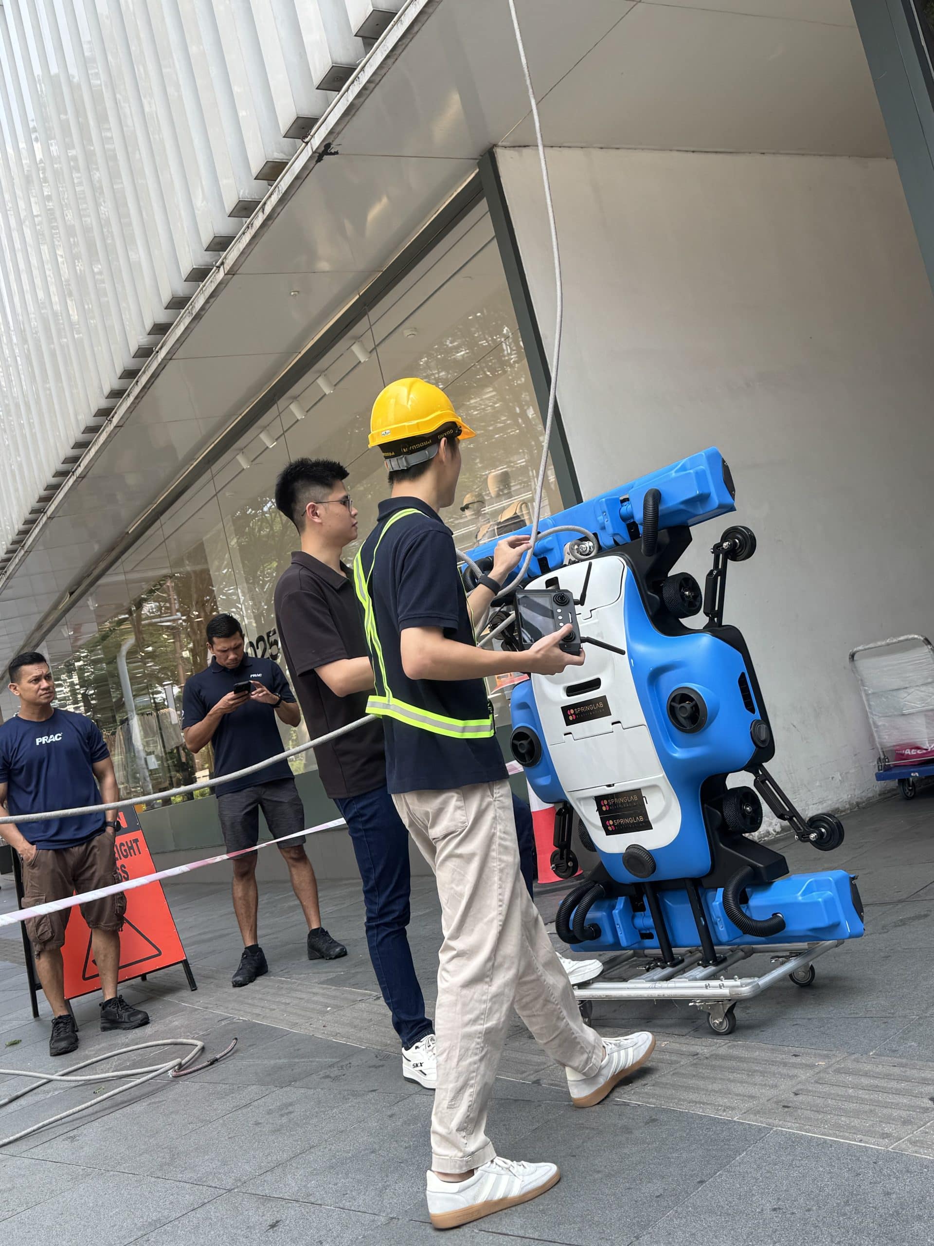 The Future of Façade Cleaning: Why Rope-Assisted Robotics Are the New Standard